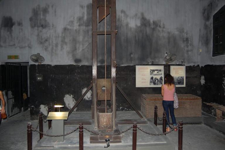 Hoa Lo Prison