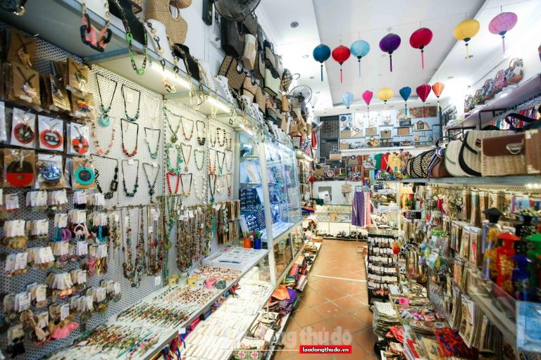 Each shop offers a treasure trove of local products, from handicrafts to textiles.