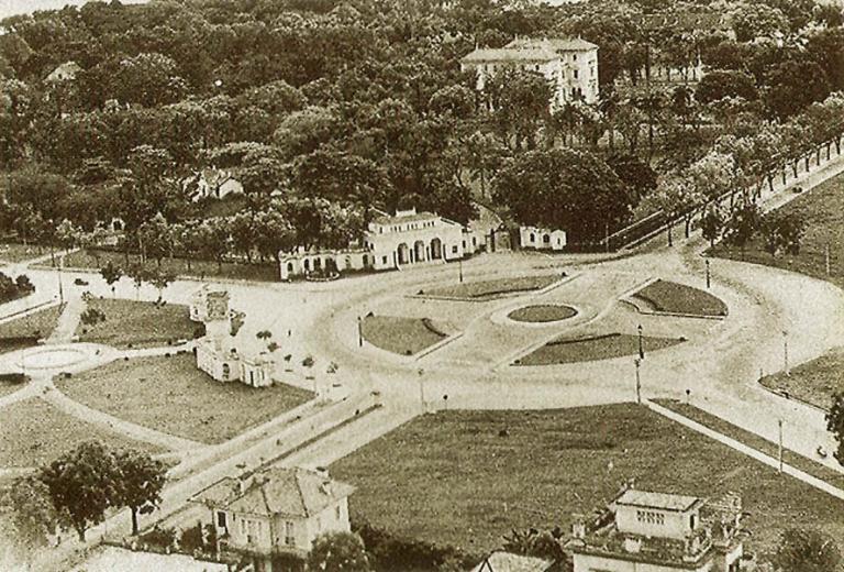 The square was originally constructed during the French colonial era