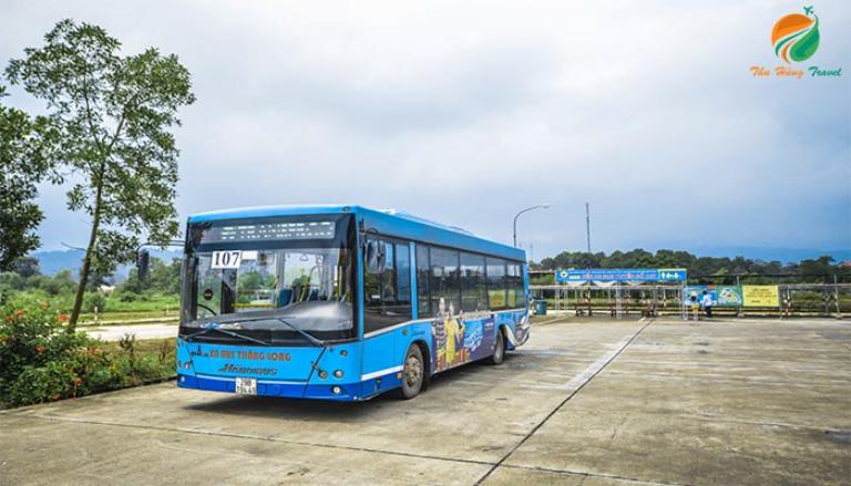 Buses leaving from Hanoi are an affordable and pleasant choice for tourists without access to private vehicles.