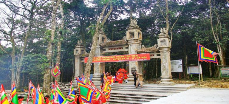 Devoted to Tan Vien, the Mountain God, this tabernacle holds significant artistic value.