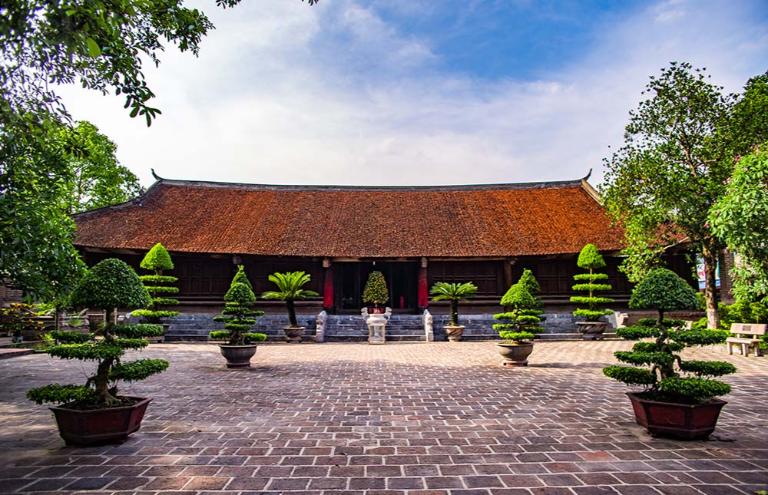 The Ngự Triều Di Quy Palace was once the residence of King An Dương Vương.