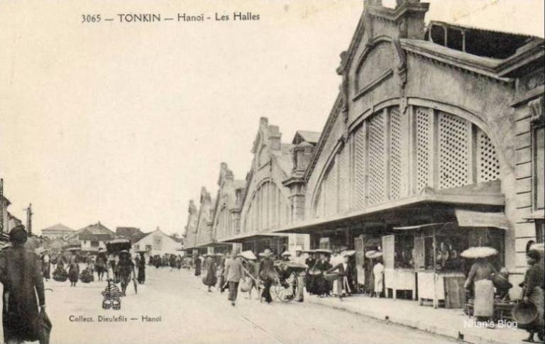 Dong Xuan Market has played a pivotal role in Hanoi's economic and social life for centuries. 