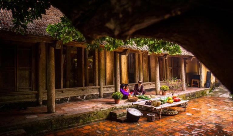 One of the first things you’ll notice upon entering Duong Lam is the sheer number of ancient houses that line the streets.