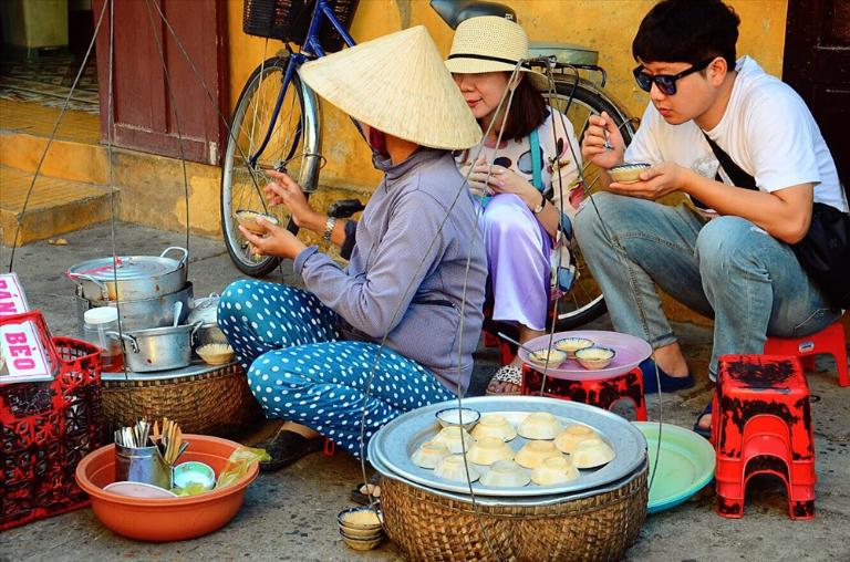 Local Vendors: Hidden Gems in Hanoi's Streets