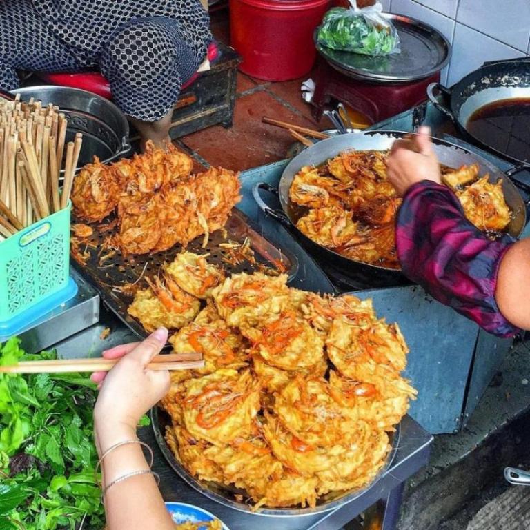 Banh tom is special food of Ha Noi, particularly around West Lake