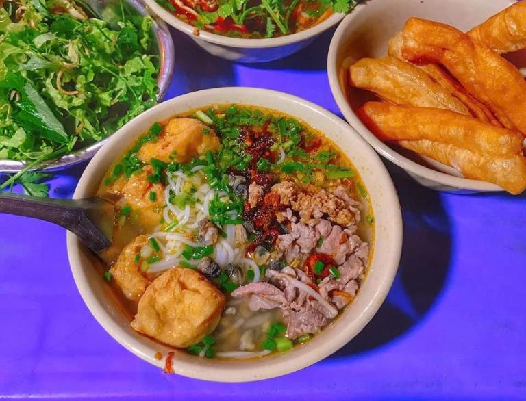 Famous Street Food Dishes in Hanoi