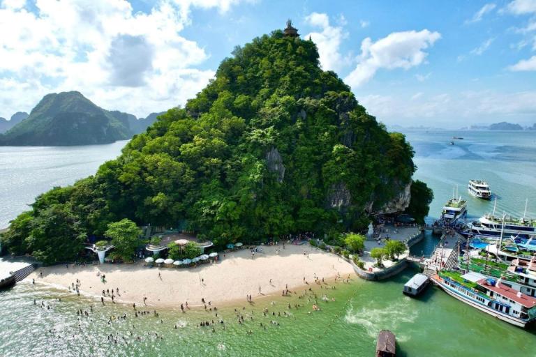 Ha Long Bay 