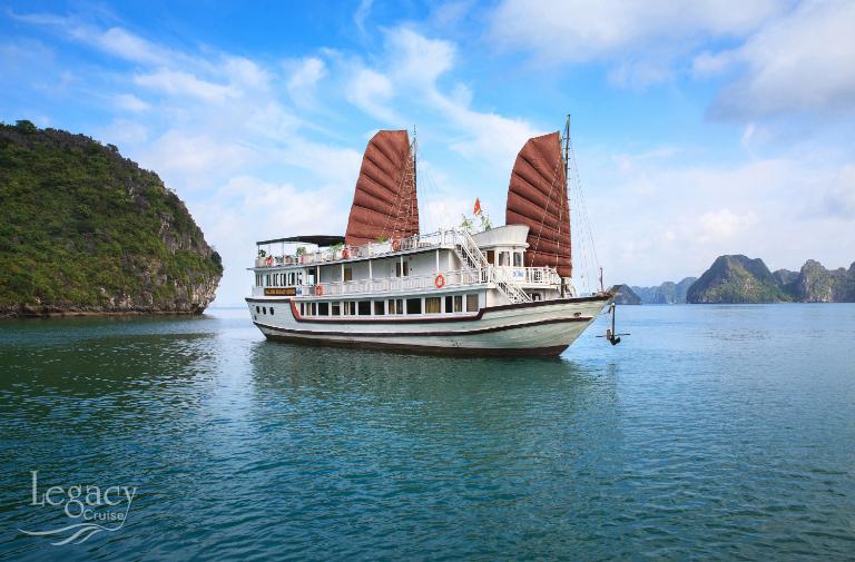 Ha Long Bay 