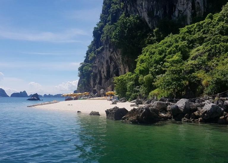 Ha Long Bay 