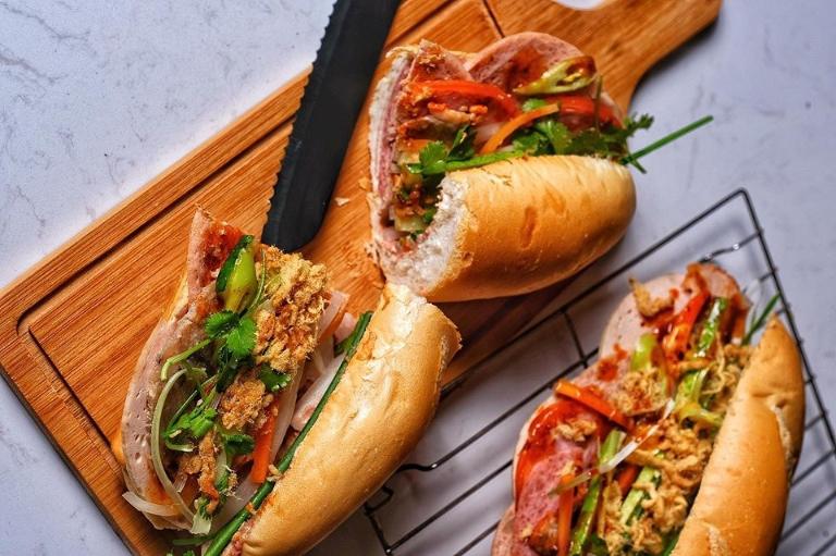 Hai Map Bread combines Hanoi and Saigon culinary cultures, creating a unique and attractive style