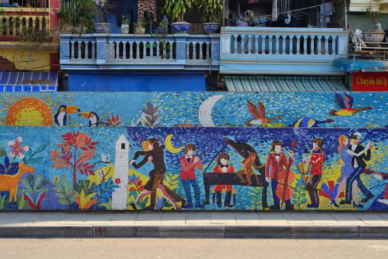 Hanoi Ceramic Mosaic Mural also embraces modern artistic elements.