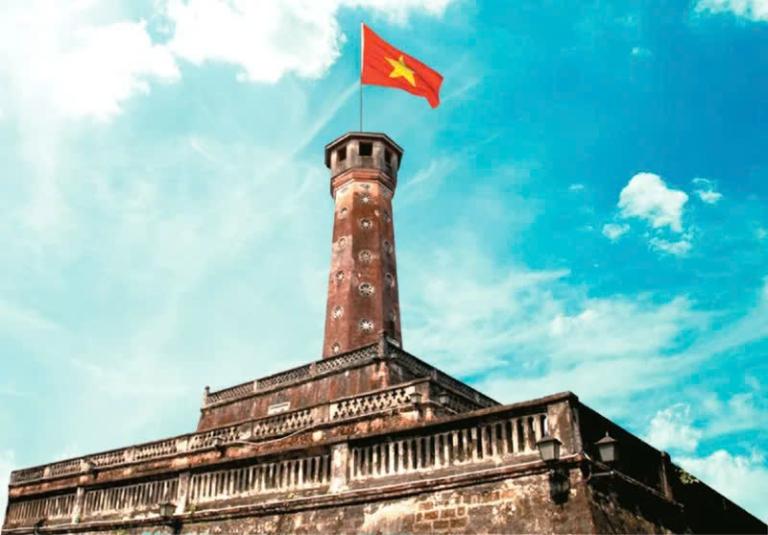 This Falag Tower become a powerful symbol of modern Vietnamese identity and pride.