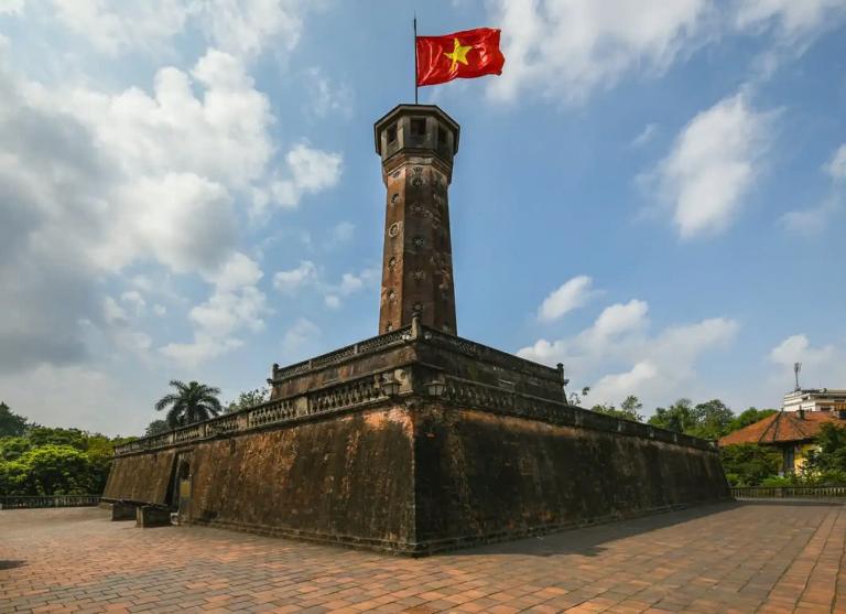 The Hanoi Flag Tower is a simple yet elegant structure, designed to reflect the spirit of the Vietnamese people