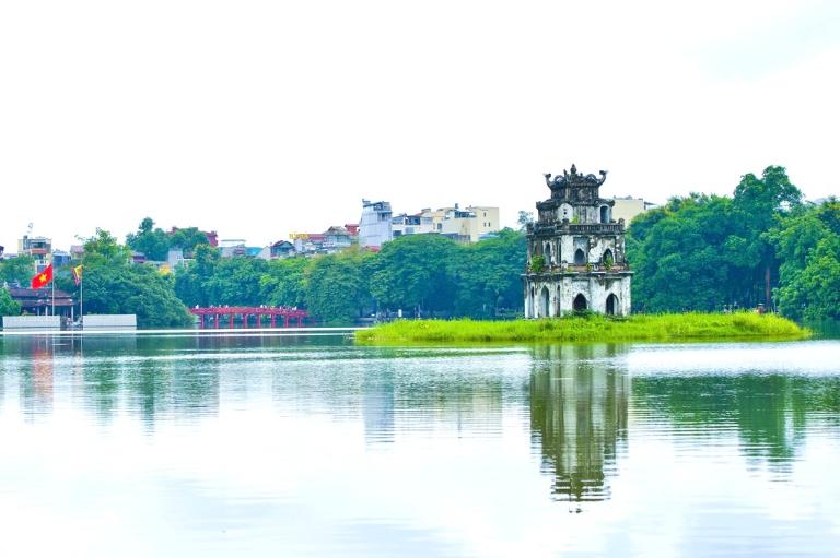 Hoan Kiem Lake is must-visit destinations near Opera House