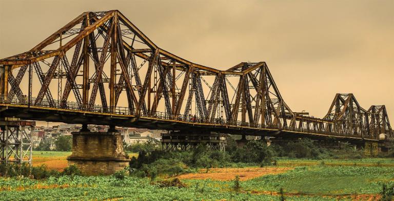 The Long Bien Bridge connects the dynamic present of the city with its colonial heritage, serving as more than just a physical monument.