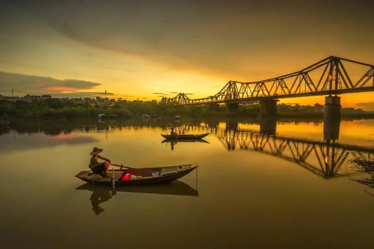 Long Bien Bridge holds a special place in the hearts of the Vietnamese people.