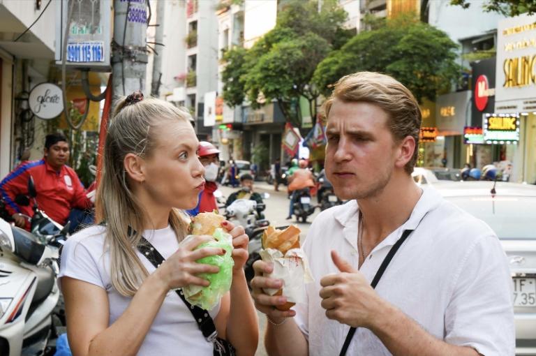 Navigate and Order at Street Food Stalls in Vietnam