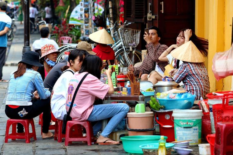 Navigate and Order at Street Food Stalls in Vietnam