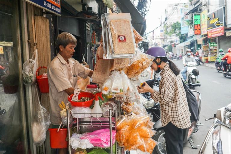 Street food stalls often offer a glimpse into local culture and lifestyle. 