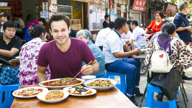 Navigate and Order at Street Food Stalls in Vietnam