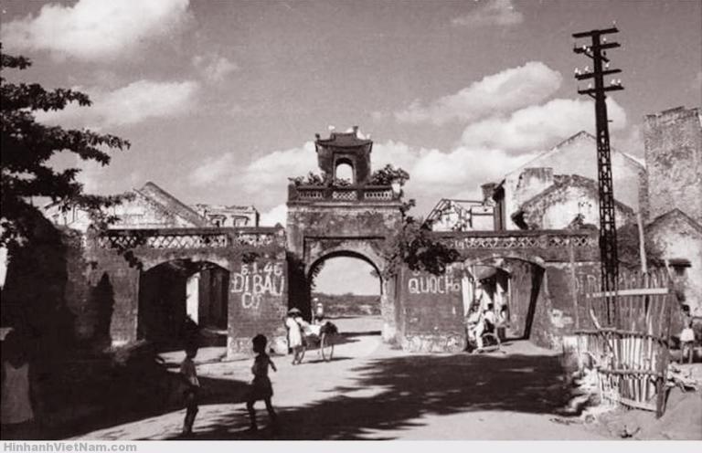 One of several fortifications that kept intruders out of Hanoi was the Old City Gate, built in the 18th century during the Le Dynasty.