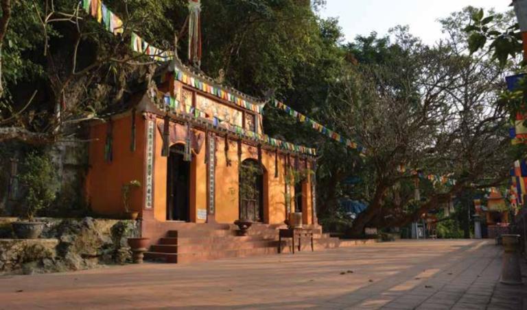 Pilgrims visit this pagoda to pray for forgiveness and to cleanse their souls from past grievances.