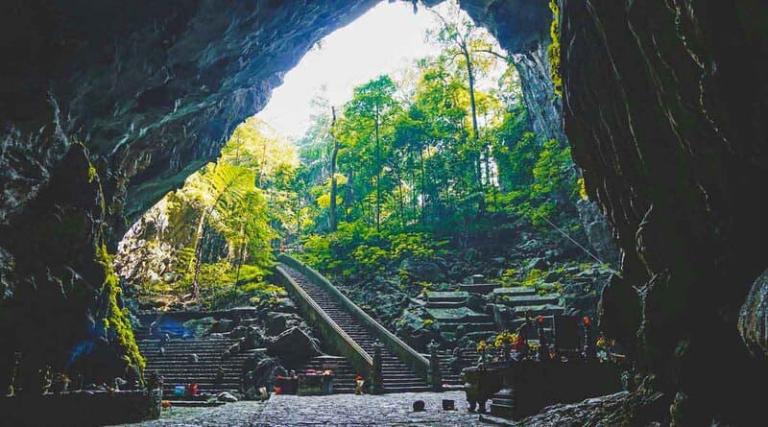 The crown jewel of the Perfume Pagoda complex is undoubtedly Huong Tich Cave