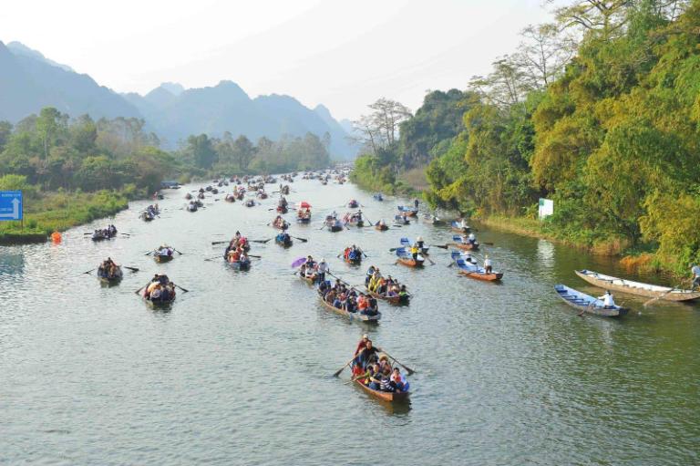 No visit to Perfume Pagoda would be complete without immersing yourself in the local culture.