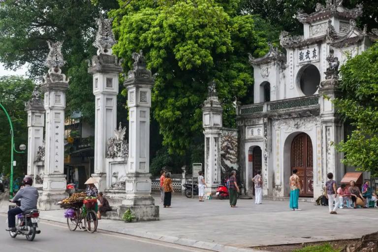 Quan Thanh Temple is located in the Ba Dinh district of Hanoi.