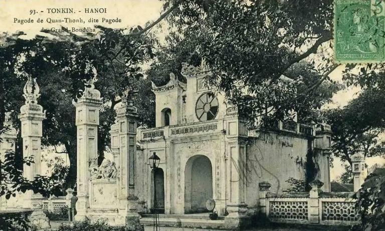 Quan Thanh was constructed to honor the Taoist deity Tran Vu, a revered figure in Vietnamese spiritual life