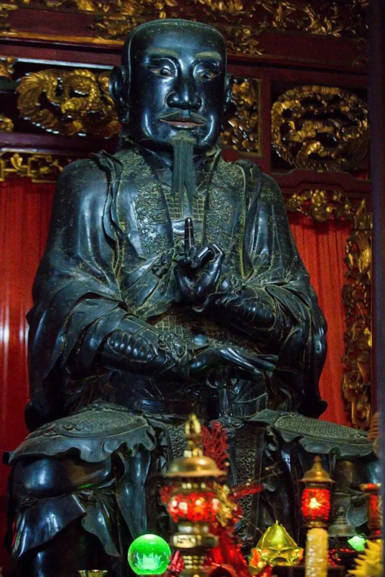 The most iconic feature of the temple is the bronze statue of Tran Vu