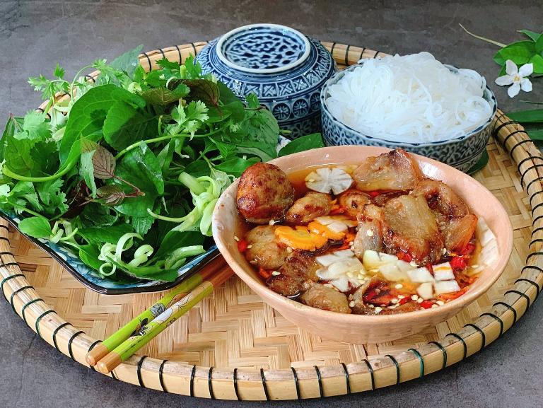 Bun cha with grilled pork and vermicelli in Ha Noi street food stall