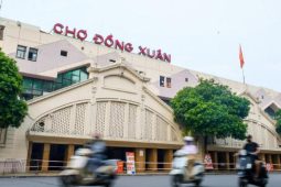 popular shopping districts and markets in Hanoi