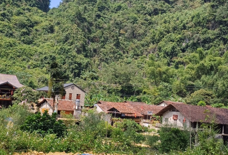 Ban Gioc Waterfall Loop