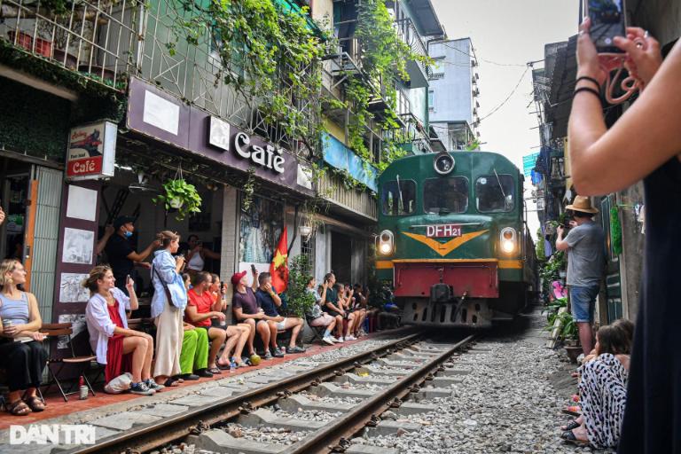 Hanoi boasts a rich café culture, steeped in tradition and innovation.