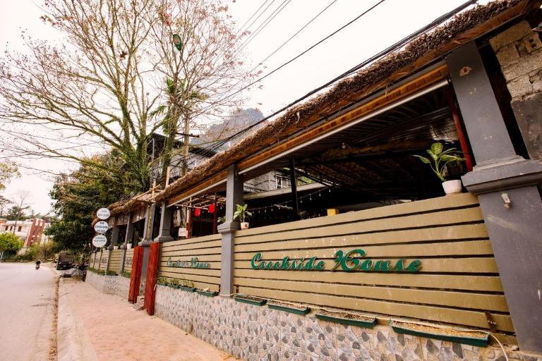 Creekside House embodies the unique charm of the Dong Van rocky plateau.