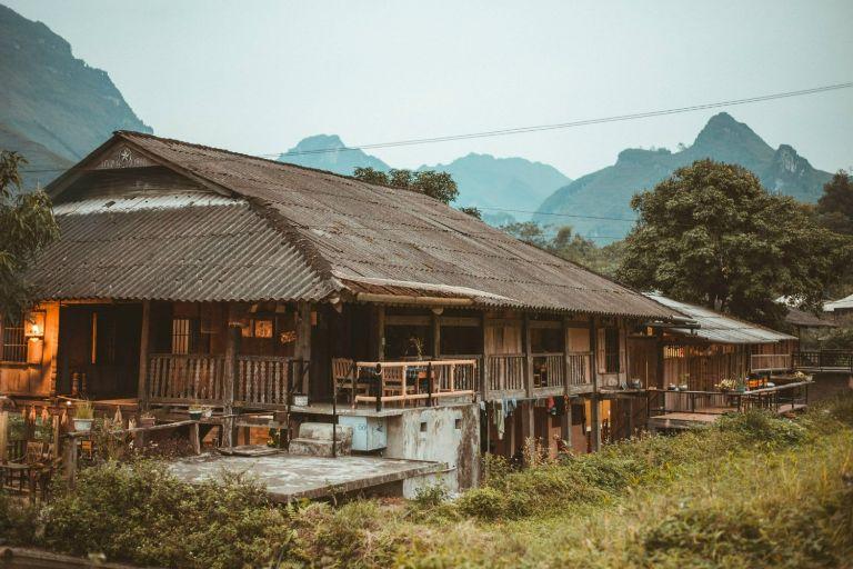 Du Gia Village is a charming homestay in Yen Minh, Ha Giang, featuring stunning mountain views from every corner.