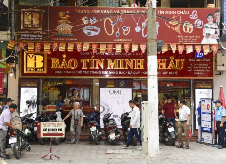 The best stores for excellent silver goods on Hang Bac Street are Bao Tin Minh Chau