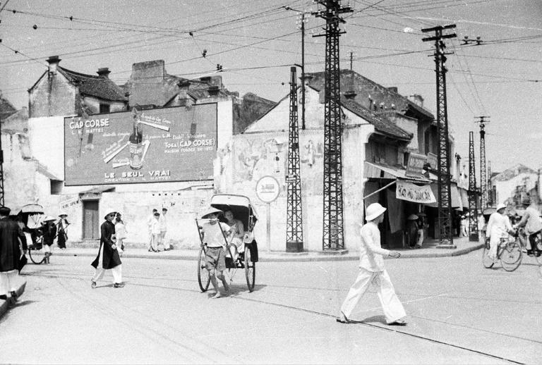 Hang Gai changed during this period into a busy market once more, drawing both residents and foreign guests.