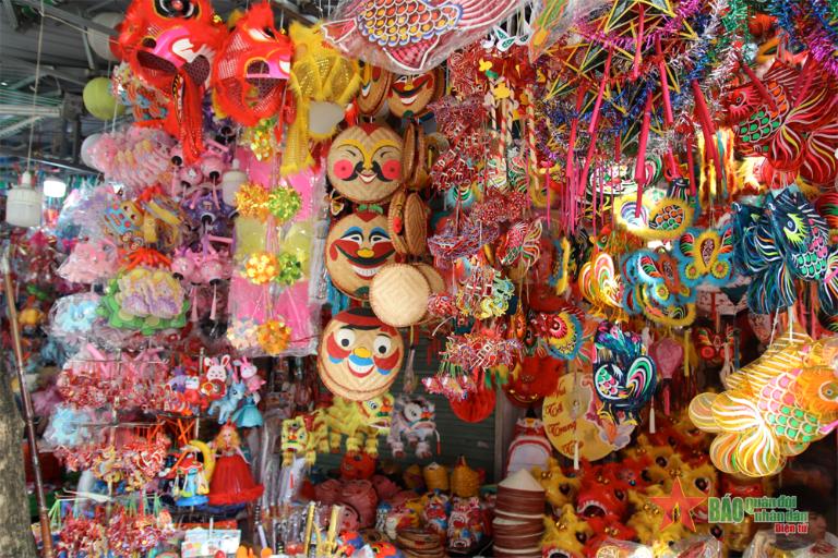  Hang Ma Street becomes a whimsical wonderland during this time, with vibrant paper lanterns