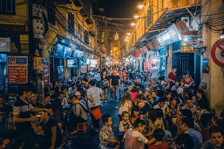 Visiting Hanoi food markets preferable early in the morning or late afternoon.