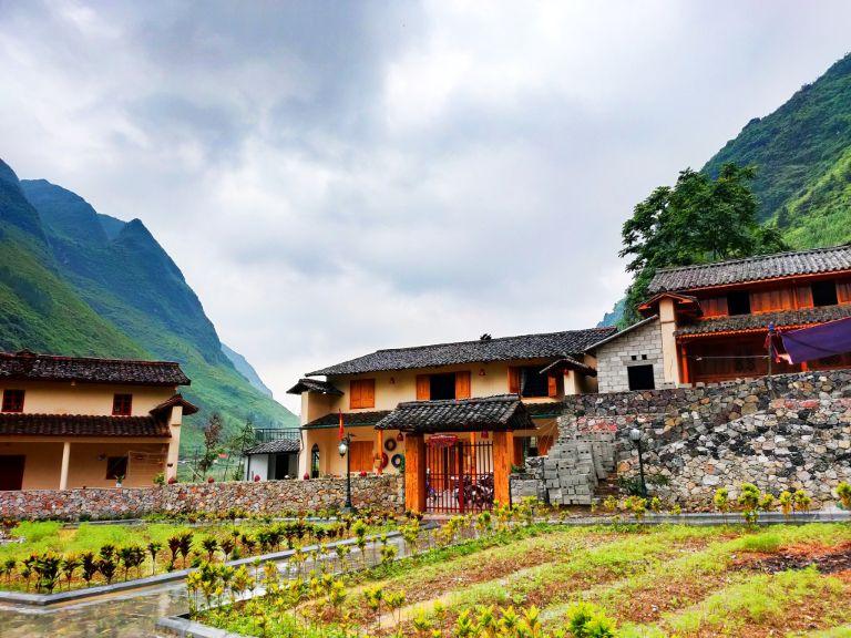 The homestay vividly captures the essence of a traditional H'mong village, with houses featuring earthen walls