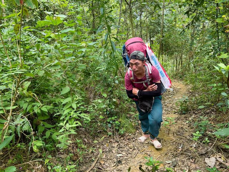 A local guide ensures safety and enriches the experience for foreign visitors.