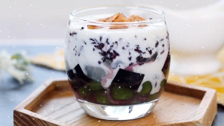 Yogurt with fermented sticky rice is a beloved traditional dessert that offers a delightful harmony of flavors.