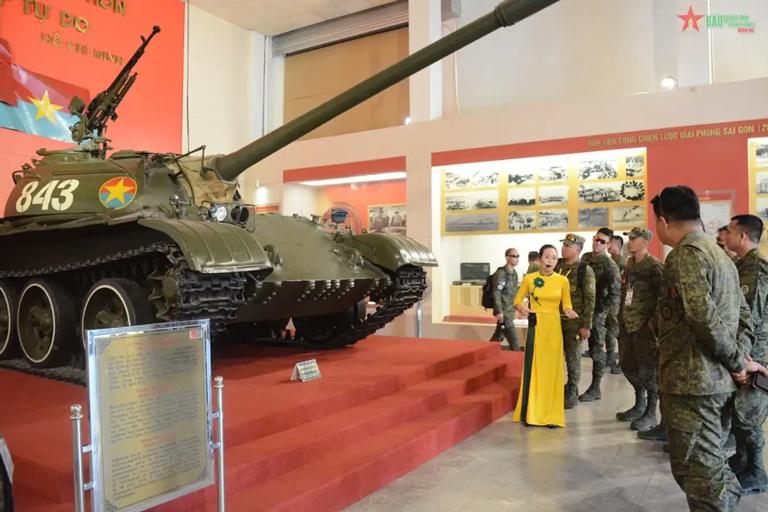 Special exhibits stressing specific topics, conflicts, or anniversaries abound in the Vietnamese Military History Museum.