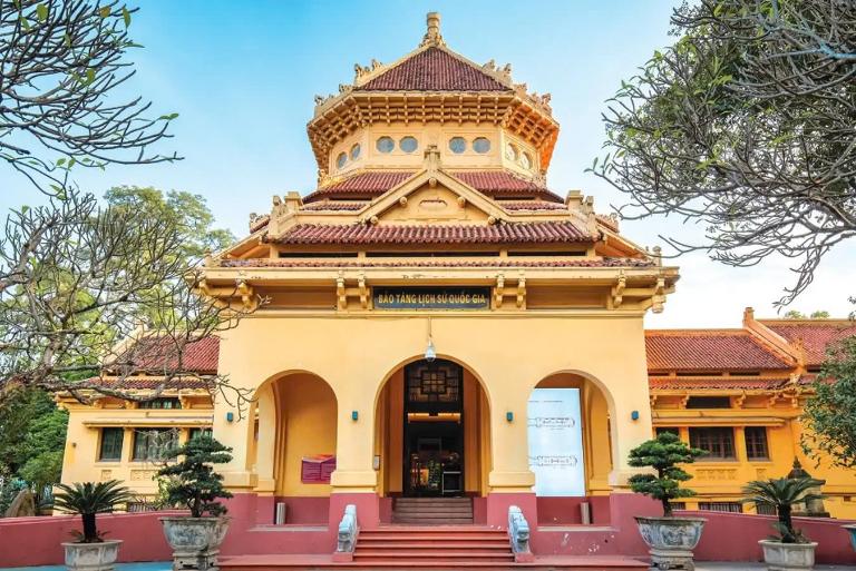 Vietnamese National Museum of History is a treasure trove that offers an immersive look into Vietnam’s fascinating past.