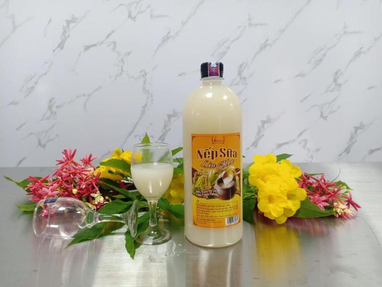 Rượu Nếp is a traditional rice wine made from glutinous rice, particularly enjoyed during festivals and celebrations. 