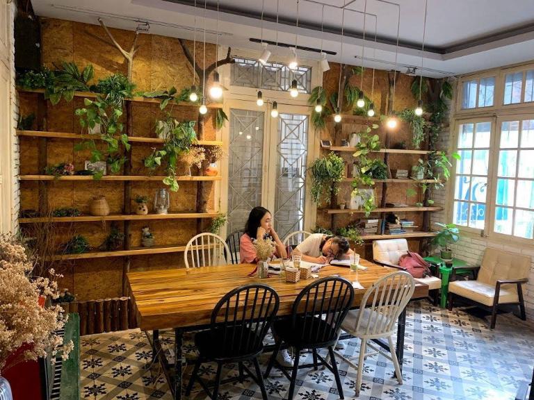 Floral & Book Café is a charming spot in Hanoi’s Old Quarter.