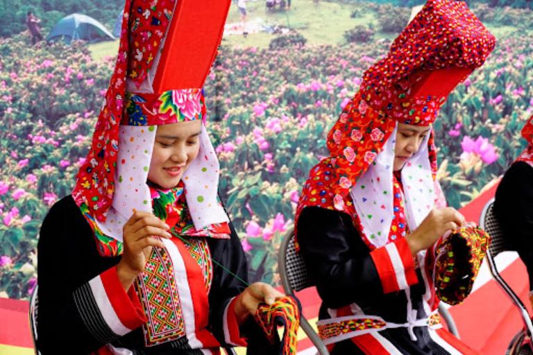 Du Gia's culture thrives on traditional practices, especially during Tet and H'mong New Year.